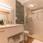Grand Harbour View Apartment *
