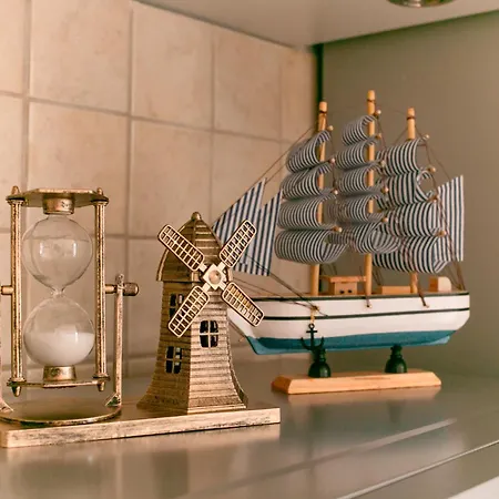 Grand Harbour View Apartment *