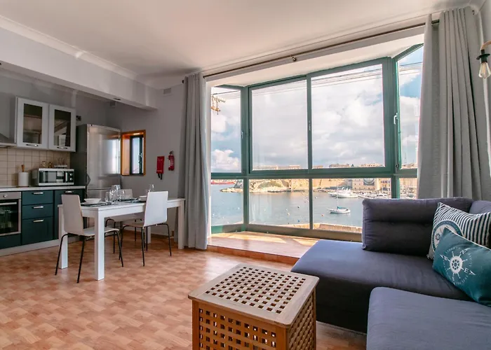 Апартаменты Grand Harbour View *